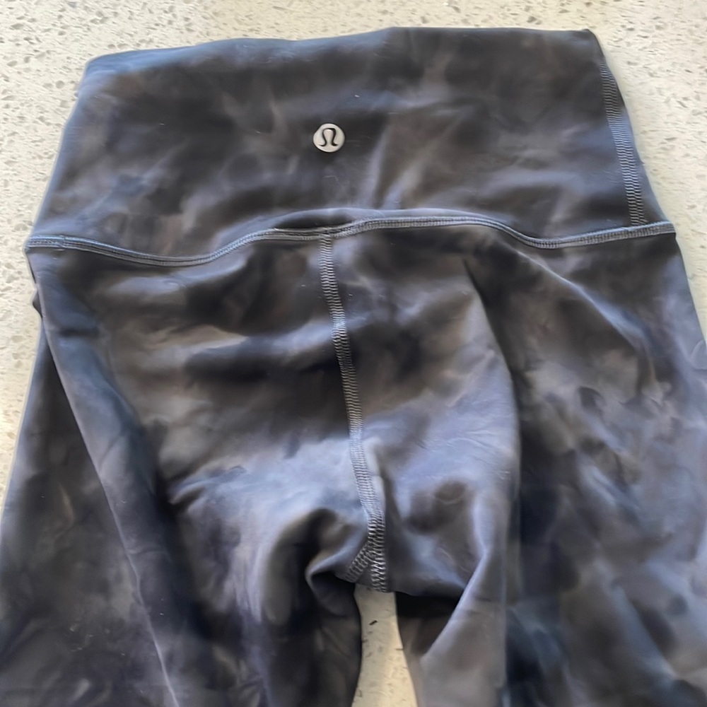 COPY - Lululemon dye wash leggings